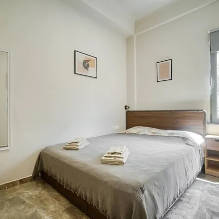 Cosy And Stylish Downtown 4th Floor Apartment *