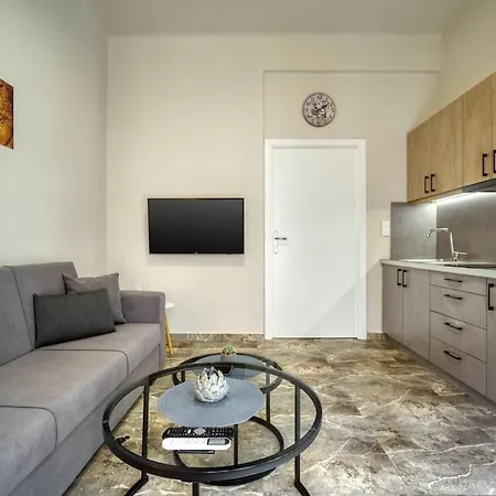 Cosy And Stylish Downtown 4th Floor Apartment